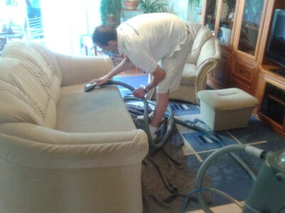 🛋️ Kanapé tisztítás – Vegyszermentesen, helyben, gyors száradással!